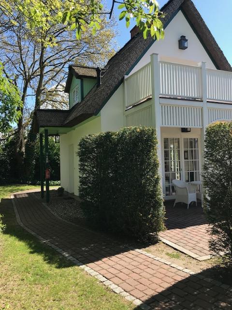 Außenansicht - Weg zum Eingang