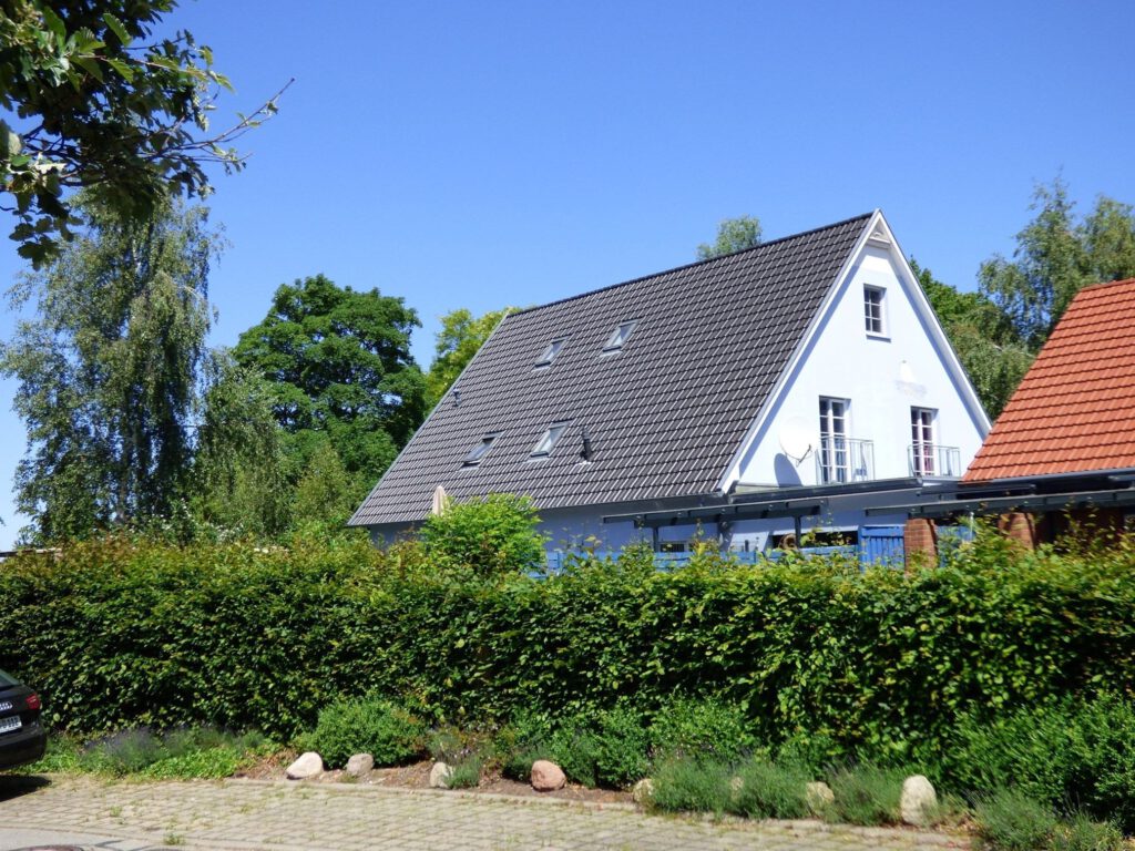 Kühlungsborn - Wohnung und 400 m² Grundstück / Garten