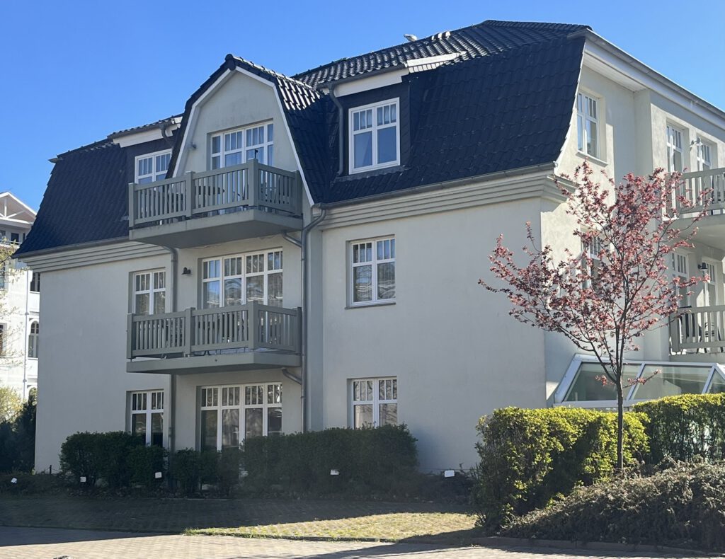Kühlungsborn - 100 Meter zum Strand mit Balkon & seitlichem Meerblick